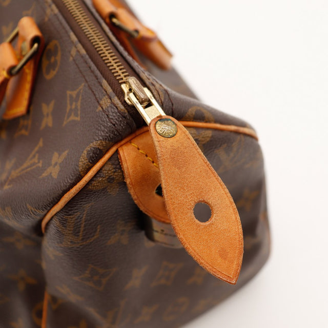 Détail tirette et cadenas Louis Vuitton Speedy 30 cuir vachette — AMANA Vintage