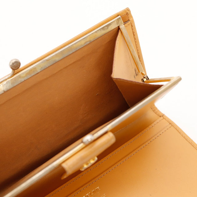 Detail coin inferieur portefeuille Celine Macadam usure visible — AMANA Vintage