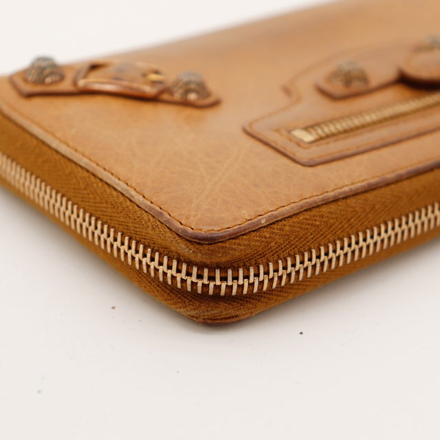 Detail coin inferieur portefeuille Continental Balenciaga frottements cuir — AMANA Vintage