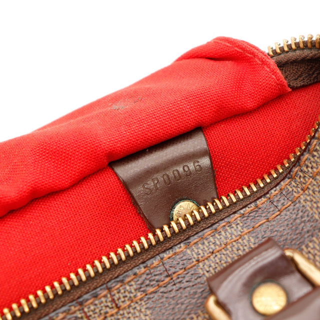 Détail tirette et cadenas Louis Vuitton Speedy 25 Damier Ébène — AMANA Vintage