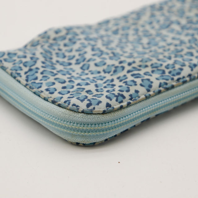 Détail coin portefeuille Louis Vuitton Zippy léopard bleu fermeture éclair — AMANA Vintage
