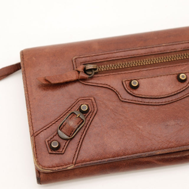 Detail zip et rivets portefeuille Balenciaga Money cuir marron — AMANA Vintage
