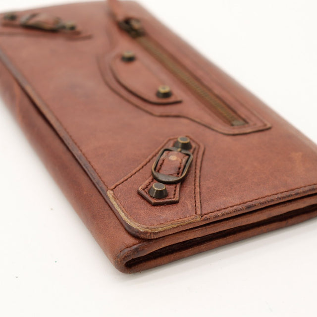 Detail coins et rivets portefeuille Balenciaga Money marron — AMANA Vintage