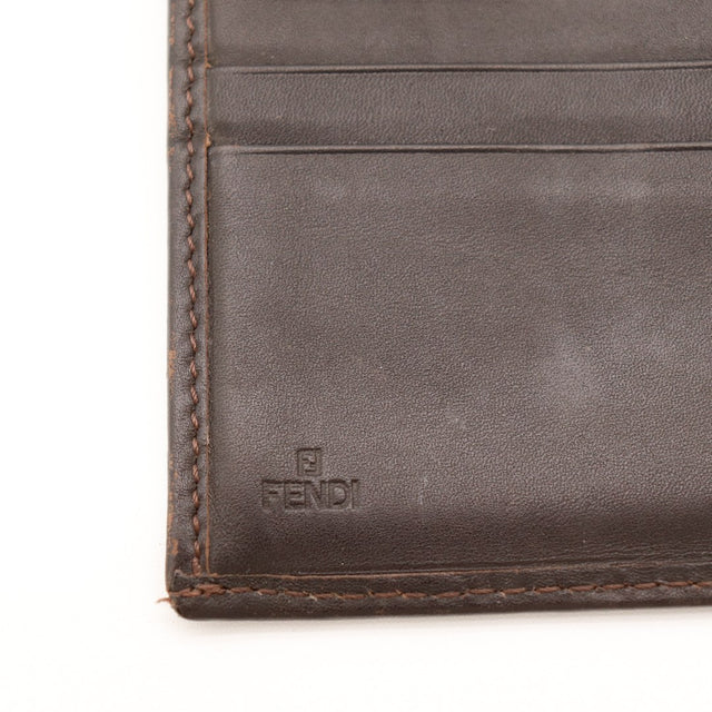 Detail tranche inferieure portefeuille Fendi Zucchino usure cuir — AMANA Vintage