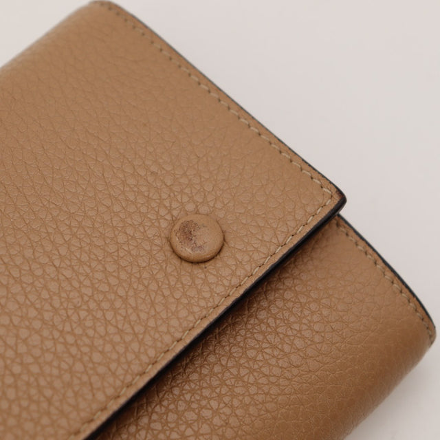 Détail pression rabat portefeuille Céline cuir grené taupe occasion — AMANA Vintage