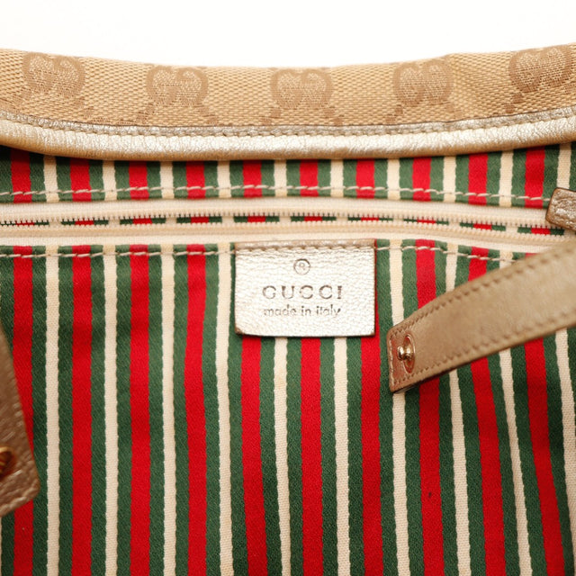 Détail attache anse Hobo Gucci cuir doré toile monogrammée — AMANA Vintage