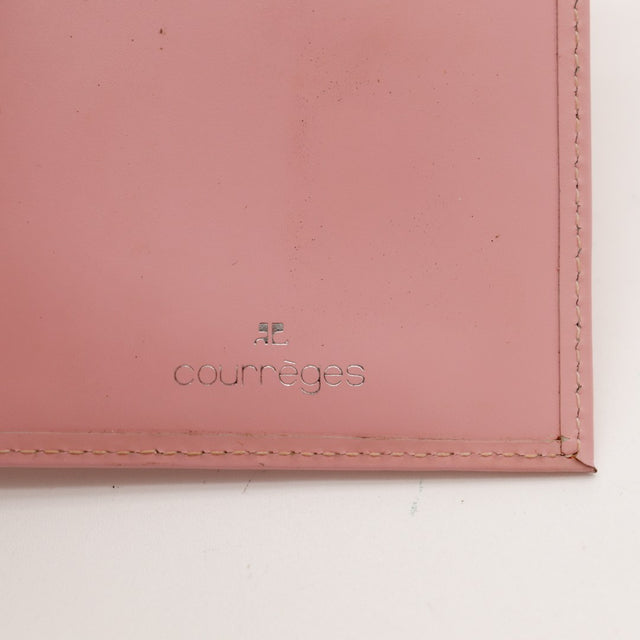 Détail dos portefeuille Courrèges taches cuir bordeaux gros plan — AMANA Vintage