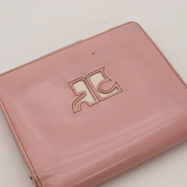 Detail logo RC gaufre portefeuille Courrèges cuir use — AMANA Vintage