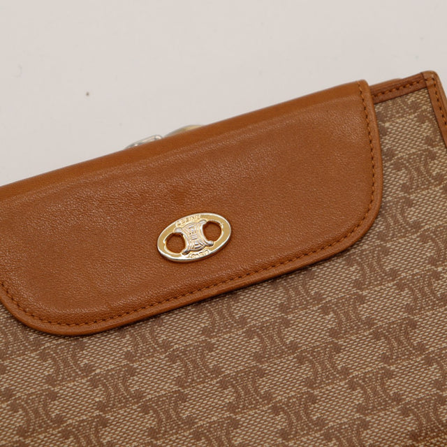 Detail rabat cuir et fermoir dore Portefeuille Celine Macadam — AMANA Vintage