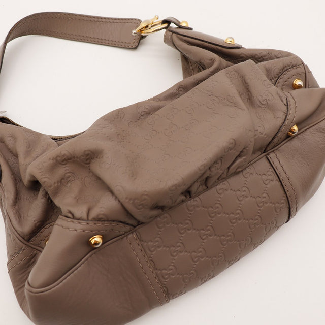 Vue plongeante intérieur sac Gucci Hobo Guccissima avec poche zippée et doublure — AMANA Vintage