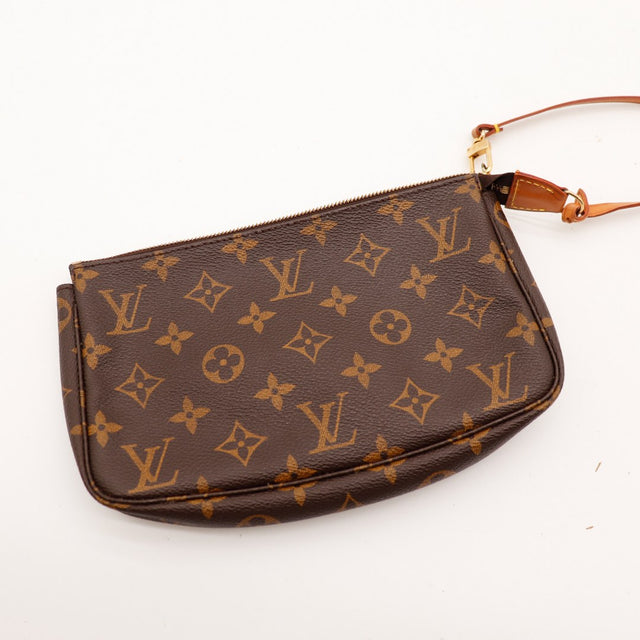 Pochette Accessoires Louis Vuitton vue à plat détail Toile Monogram — AMANA Vintage