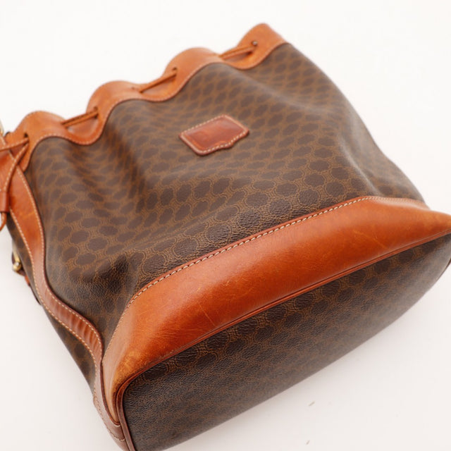 Sac seau Celine Macadam vue intérieure doublure cuir cognac et étiquette Celine Paris — AMANA Vintage