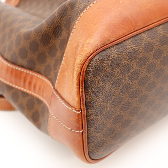 Détail coin inférieur gauche sac seau Celine Macadam frottements cuir — AMANA Vintage