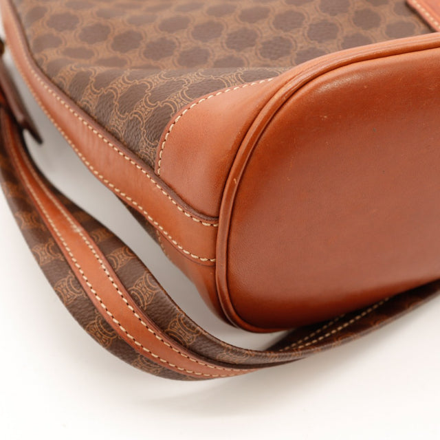 Détail coin inférieur Celine Seau Macadam légers frottements cuir cognac — AMANA Vintage