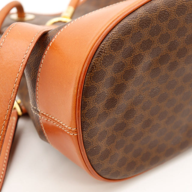 Détail coin bas sac seau Céline Macadam traces légères d'usage — AMANA Vintage