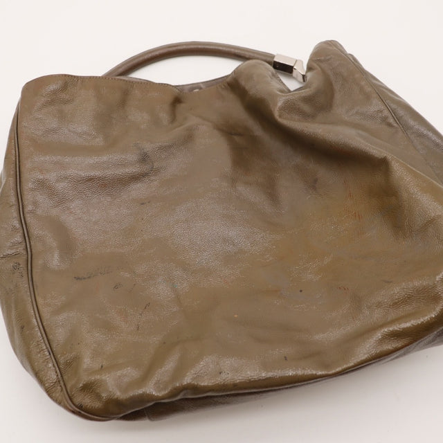 Coins et angles inférieurs Yves Saint Laurent Roady cuir verni occasion authentique — AMANA Vintage