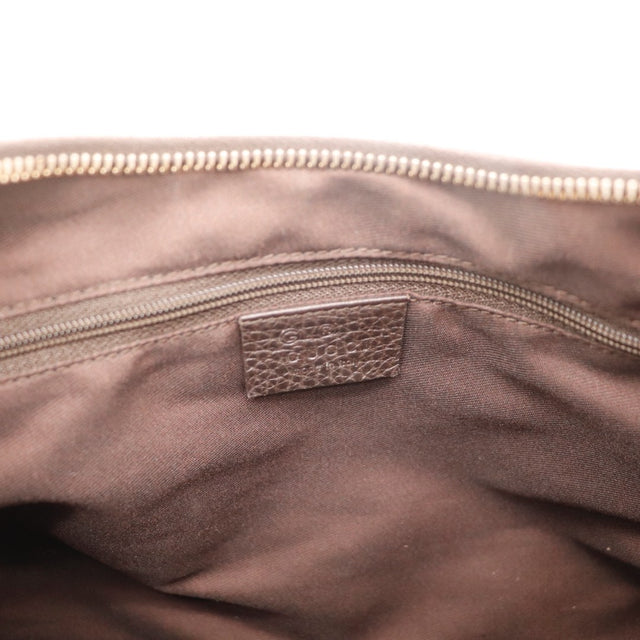 Detail coutures Gucci Hobo D-Ring toile GG beige — AMANA Vintage