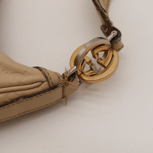 Vue de profil Gucci Twins Hobo cuir Guccissima beige occasion authentique — AMANA Vintage