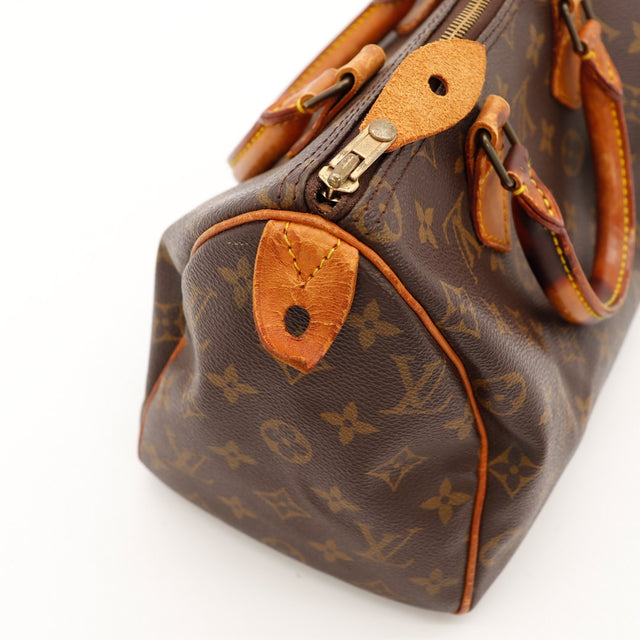 Détail coins inférieurs Louis Vuitton Speedy 25 frottements légers — AMANA Vintage
