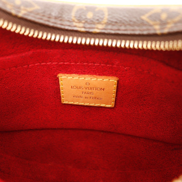 Vue de dessous Louis Vuitton Croissant PM toile Monogram occasion authentique — AMANA Vintage