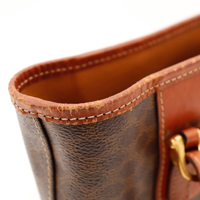 Detail bord superieur Seau Celine Macadam cuir use effrite — AMANA Vintage