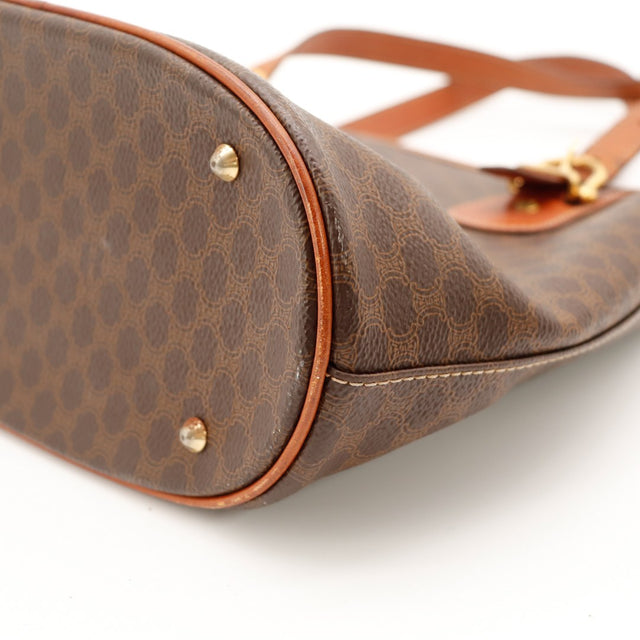 Vue angle bas Seau Celine Macadam coin et fond detail — AMANA Vintage