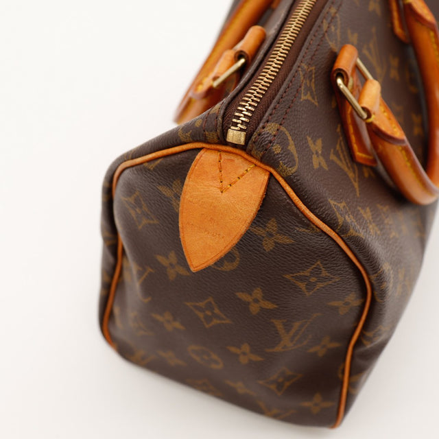 Vue angle bas Louis Vuitton Speedy 25 coins toile Monogram — AMANA Vintage