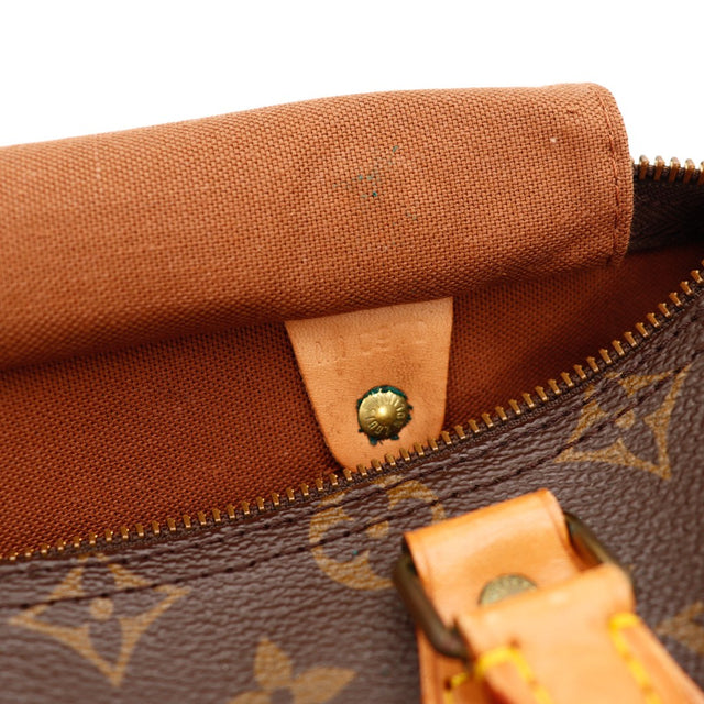 Détail intérieur Louis Vuitton Speedy 25 languette date code vert-de-gris rivet — AMANA Vintage