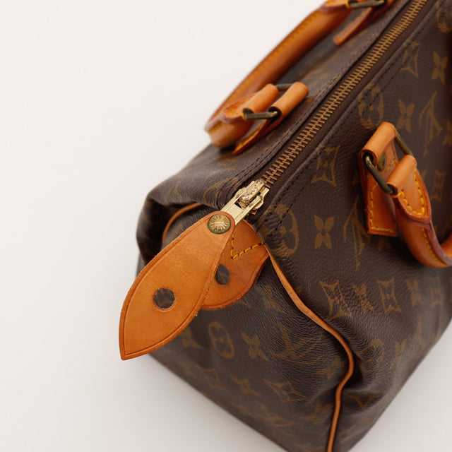 Détail coin zip Louis Vuitton Speedy 25 tirette vachette languette cadenas — AMANA Vintage