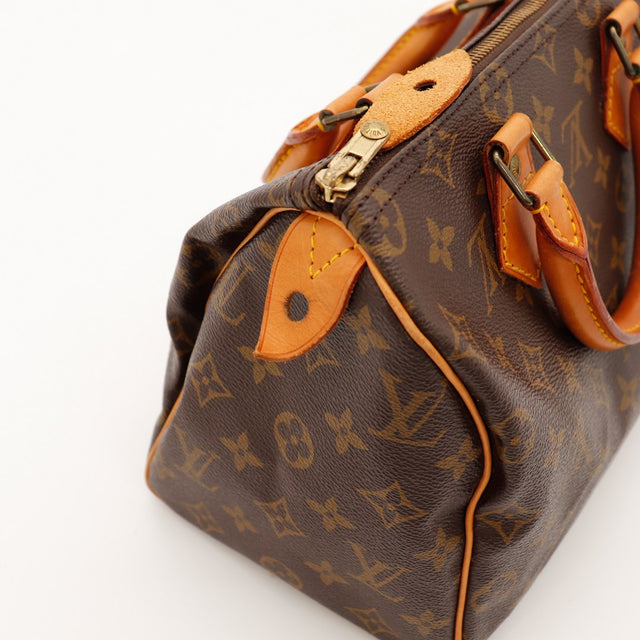 Détail coin zip opposé Louis Vuitton Speedy 25 cuir vachette patine caramel — AMANA Vintage
