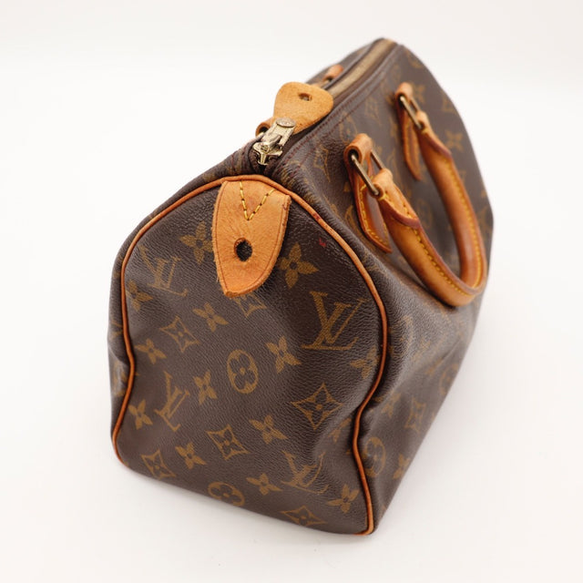 Détail des pattes latérales Louis Vuitton Speedy 25 Toile Monogramme occasion authentique — AMANA Vintage