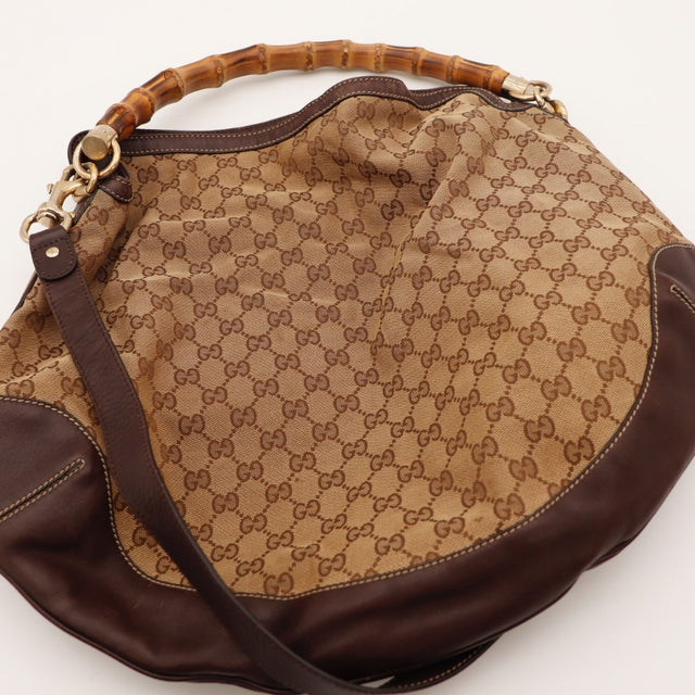 Vue de dos Gucci Hobo Bambou toile monogrammée beige occasion authentique — AMANA Vintage