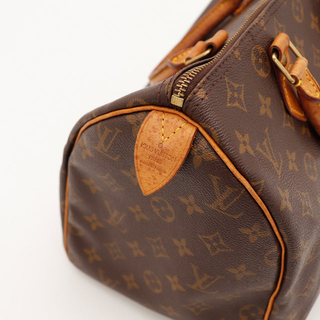 Détail coin Louis Vuitton Speedy 30 cuir vachette patine caramel made in France — AMANA Vintage
