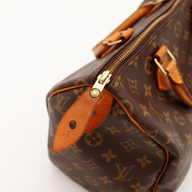 Détail languette cadenas vachette Louis Vuitton Speedy 30 — AMANA Vintage