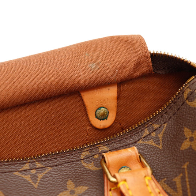 Détail languette cadenas vert-de-gris Louis Vuitton Speedy 25 — AMANA Vintage