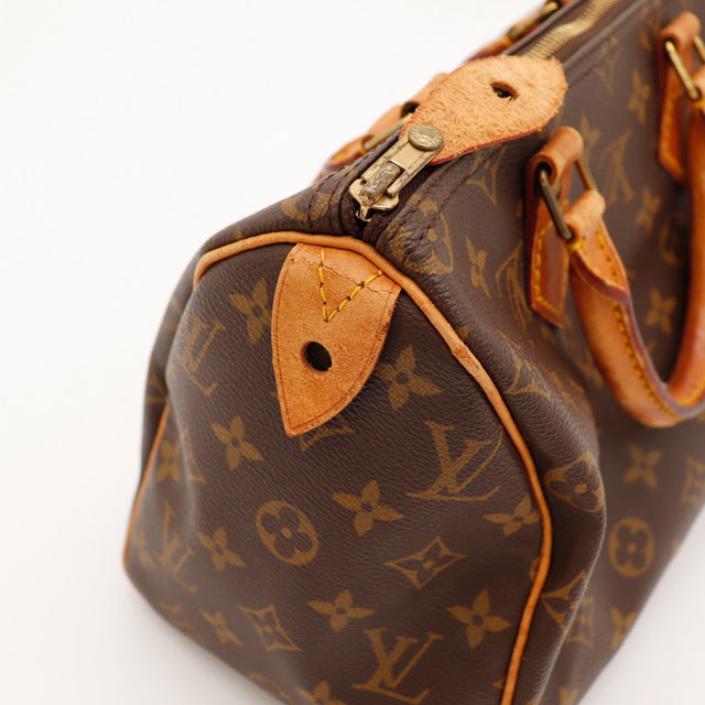 Vue trois-quarts anses vachette Louis Vuitton Speedy 25 — AMANA Vintage