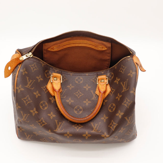 Détail des anses Louis Vuitton Speedy 30 cuir vachette caramel occasion authentique — AMANA Vintage