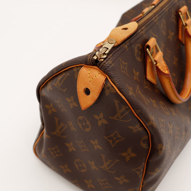 Vue trois quarts arrière Louis Vuitton Speedy 30 toile Monogram — AMANA Vintage