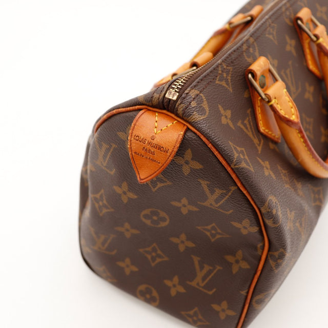 Détail coin et languette vachette Louis Vuitton Speedy 30 — AMANA Vintage