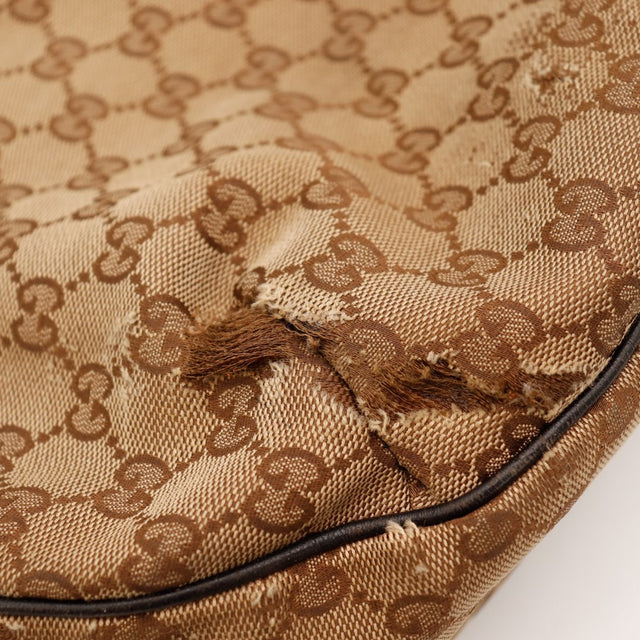 Détail anse cuir marron Gucci Hobo Web occasion authentique — AMANA Vintage