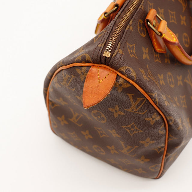 Détail zip et anses Louis Vuitton Speedy 30 patine caramel — AMANA Vintage