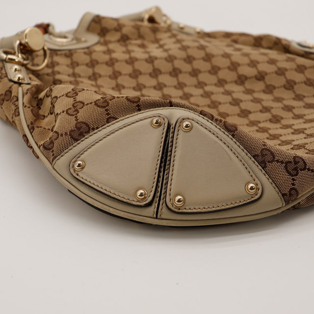Detail coin cuir beige Gucci Indy Hobo griffures traces de contact — AMANA Vintage