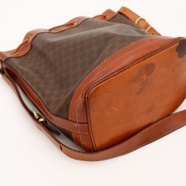 Vue fond sac seau Céline Macadam taches cuir cognac — AMANA Vintage