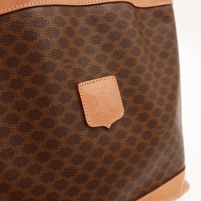 Détail fermeture anneau et bandoulière Celine Seau Macadam cuir naturel — AMANA Vintage