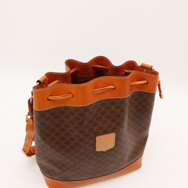 Vue ouverte sac seau Céline Macadam intérieur cuir cognac cordelette — AMANA Vintage