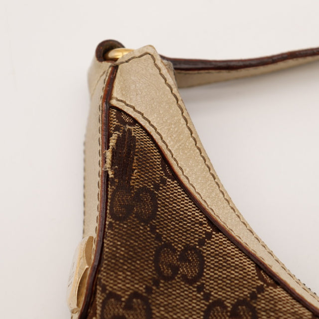 Detail coin superieur usure cuir beige Gucci Hobo occasion — AMANA Vintage