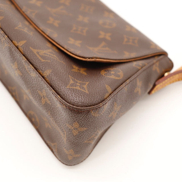 Détail fermeture Louis Vuitton Mini Looping Monogram occasion authentique — AMANA Vintage