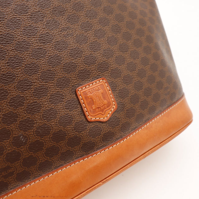 Détail logo Celine Paris patch cuir sur toile Macadam — AMANA Vintage