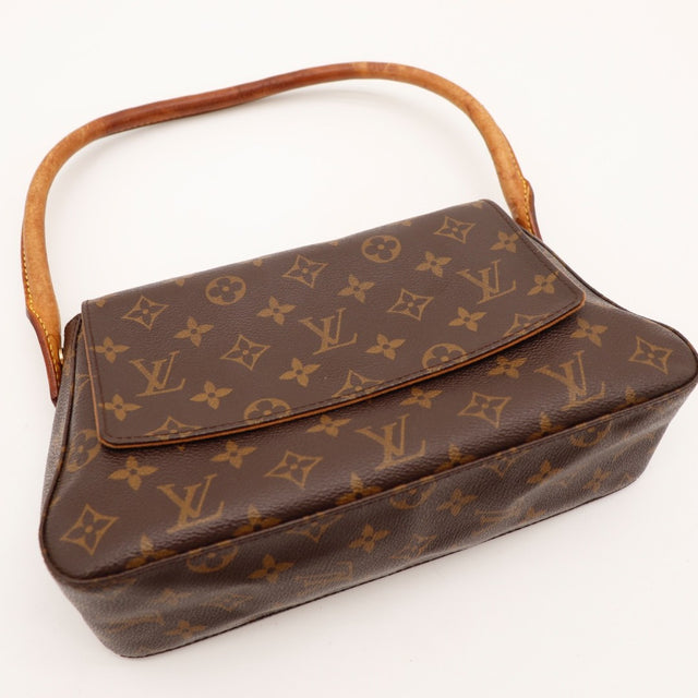 Détail argenterie dorée Louis Vuitton Mini Looping occasion authentique — AMANA Vintage