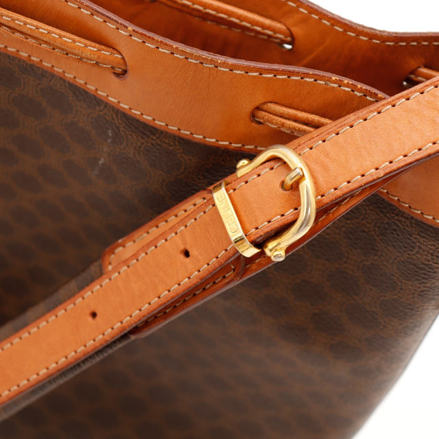 Détail boucle et bandoulière cuir cognac Celine Seau Macadam vue intérieure — AMANA Vintage